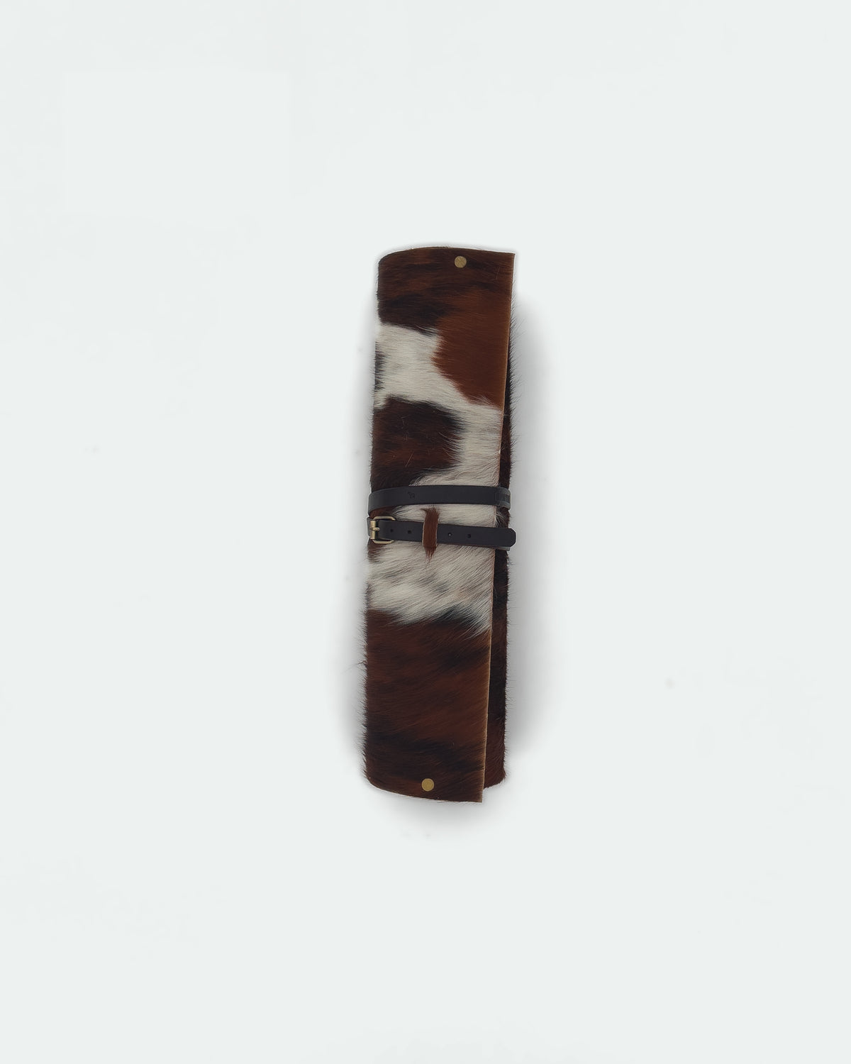 The Drifter 26, a leather backgammon board. Dark brown leather with beige and black points. View 2.