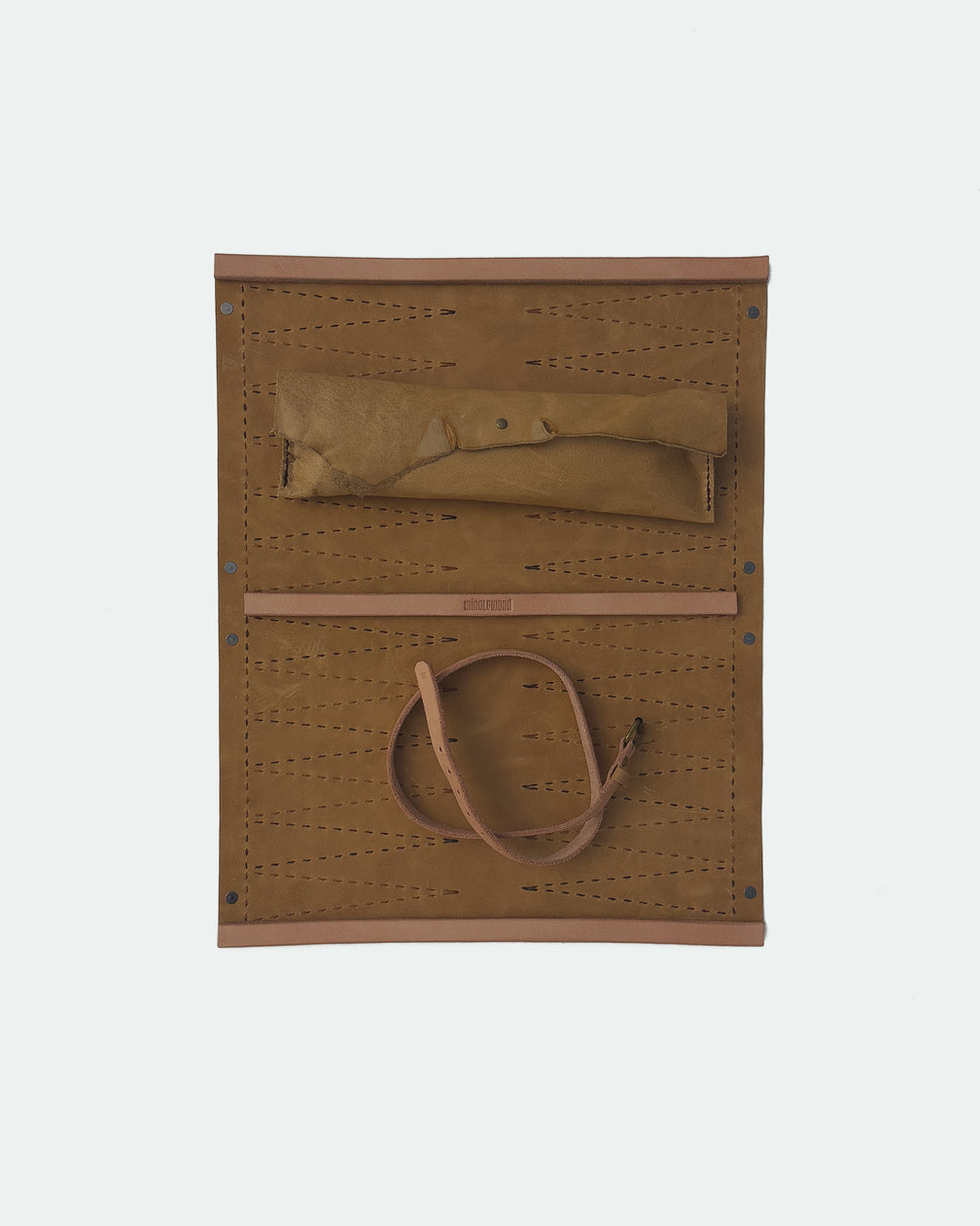 The Drifter 22, a leather backgammon board. Light brown leather with dark brown and medium brown points. View 5.